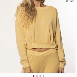 Amuse Society Lana Fleece Top xs yellow